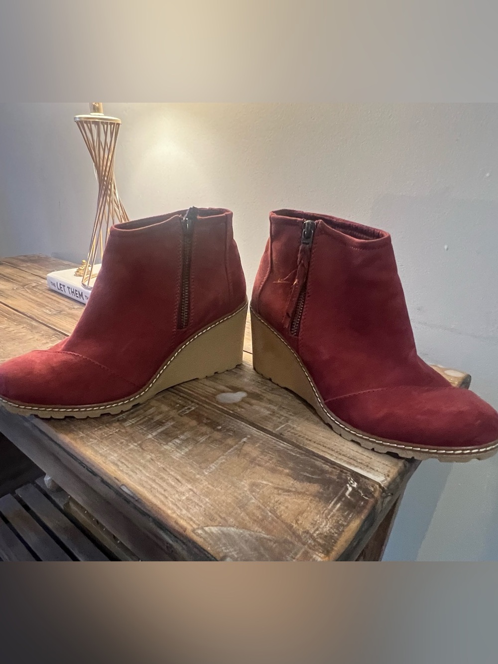 Tom’s Women’s Size  8.5 Avery Maroon Wedge Booties W/Side Zip